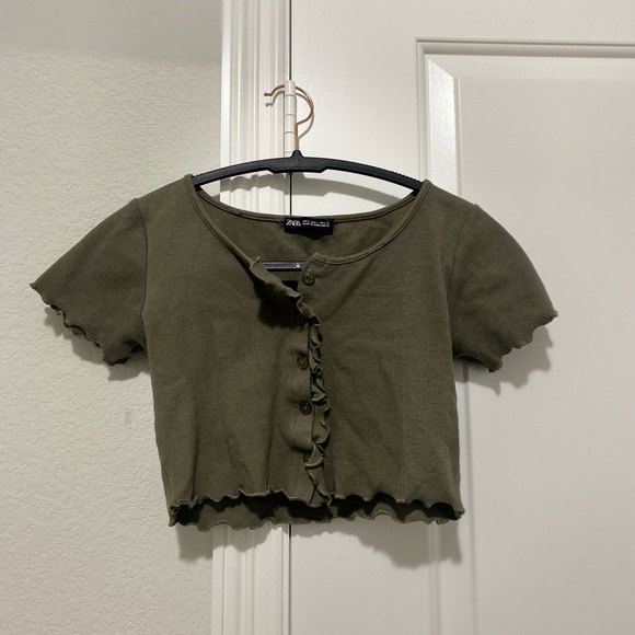 Green Ribbed Button-Up Crop Top - Picture 6 of 6